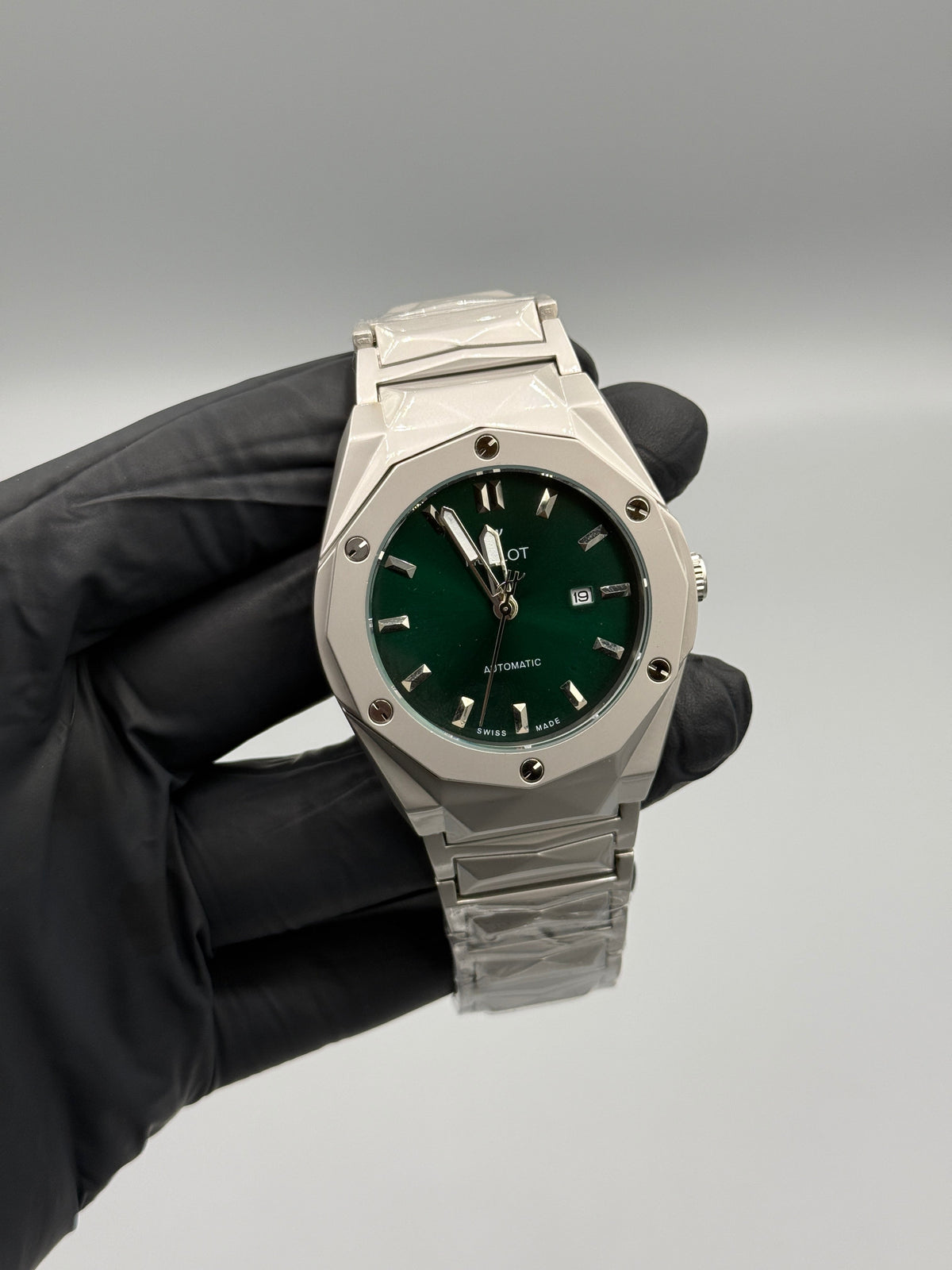 Luxury Diamond-Cut Watch – Premium Edition